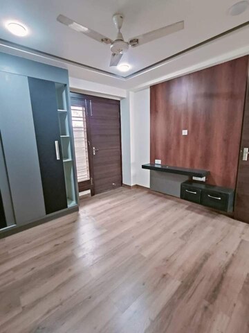 Room in 2 BHK Apartment at Godrej Habitat, Sector 3 – for Sale