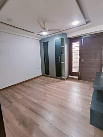 Room in 2 BHK Apartment at Godrej Habitat, Sector 3 – for Sale
