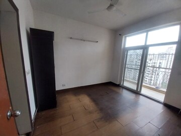 Room in 2.5 BHK Apartment at Mahagun Mywoods II, Sector 16c Greater Noida – for Sale