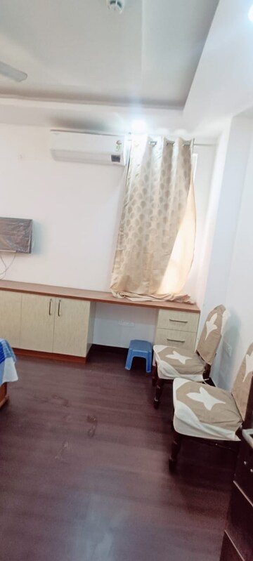 Master Bedroom in 4 BHK Apartment at Amrapali Heartbeat City, Sector 107 – for Sale