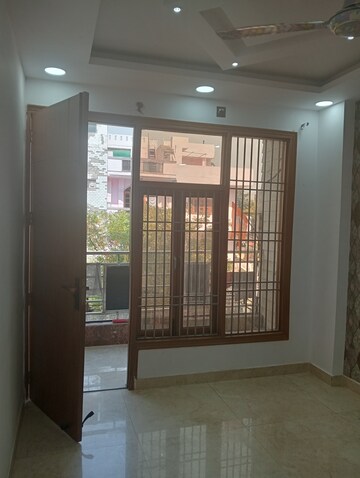 Room in 3 BHK Builder Floor at Govindpuri – for Sale