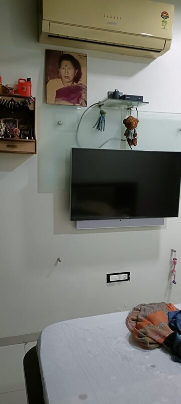 Furnished Amenities in 2 BHK Apartment at Platinum Venecia, Nerul – for Sale