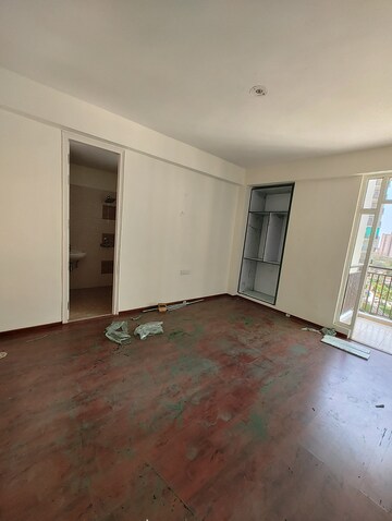 Furnished Amenities in 2.5 BHK Apartment at Shree Vardhman Flora, Sector 90 – for Sale