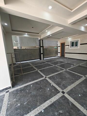 Parking in 5 BHK Builder Floor at Kapra – for Sale