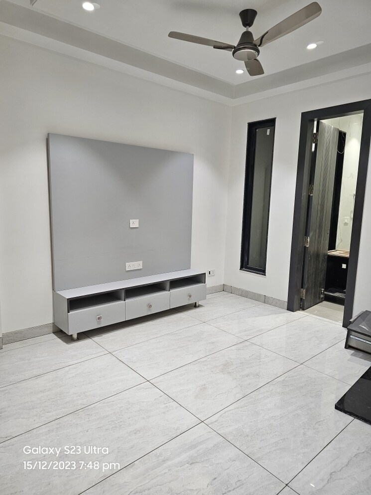 Room, mahavir enclave 1 6+ Bedroom 2000 Sq.Ft. Builder Floor In Mahavir Enclave 1 Delhi 7245043