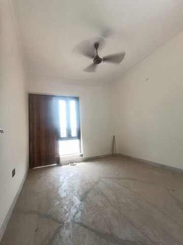 Room in 2.5 BHK Builder Floor at Sainik Colony – for Sale