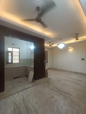 Room in 2.5 BHK Builder Floor at Sainik Colony – for Sale