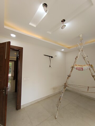 Room in 2 BHK Builder Floor at RPS Palm Drive, Sector 88 – for Sale
