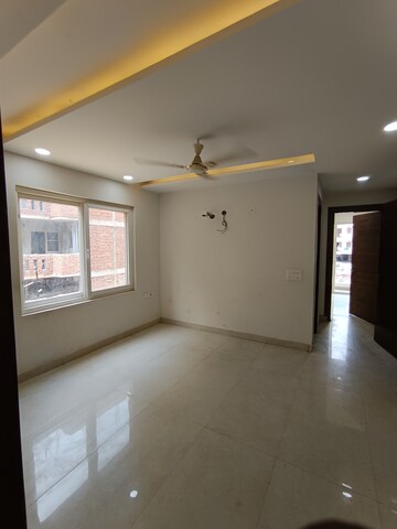 Room in 2 BHK Builder Floor at RPS Palm Drive, Sector 88 – for Sale