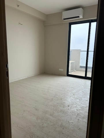 Room in 3.5 BHK Apartment at M3M Skywalk, Sector 74 – for Sale