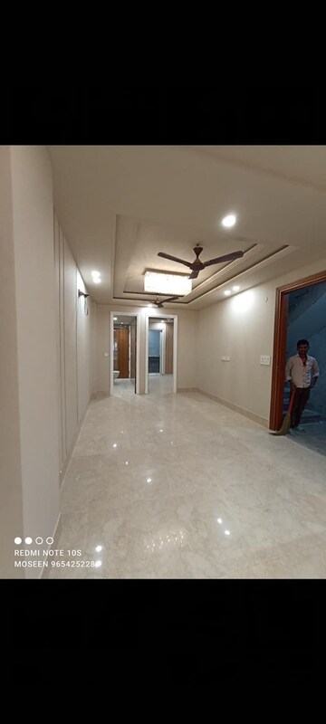 Room in 3 BHK Builder Floor at Saket – for Sale