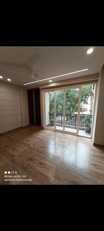 Room in 3 BHK Builder Floor at Saket – for Sale