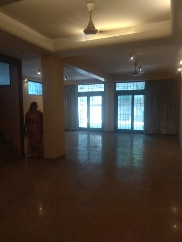 Room in 6+ BHK Independent House at New Friends Colony – for Sale