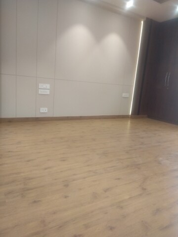 Room in 6+ BHK Independent House at New Friends Colony – for Sale