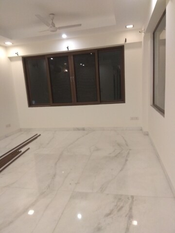 Room in 6+ BHK Independent House at New Friends Colony – for Sale