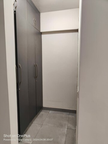 Room in 3 BHK Apartment at Saya Gold Avenue, Vaibhav Khand – for Sale