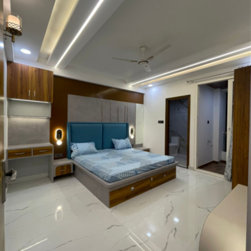 Room in 4 BHK Apartment at Mansarovar Extension – for Sale