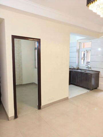 Room in 2.5 BHK Apartment at Amrapali Princely Estate, Sector 76 – for Sale