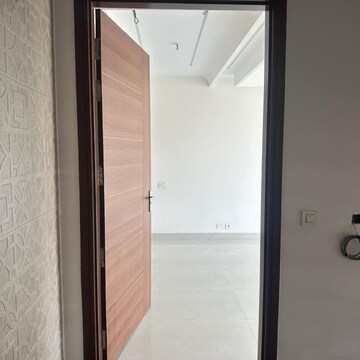 Building Lobby in 3.5 BHK Builder Floor at VRS Suntec City, Mullanpur – for Sale