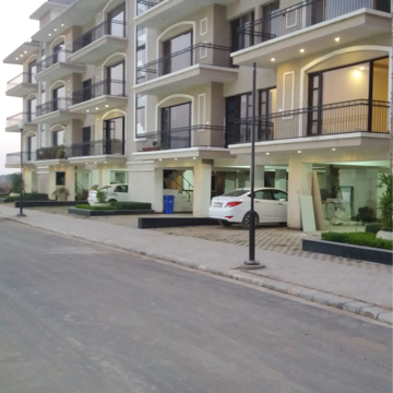 Parking in 3 BHK Builder Floor at Manohar Singh Palm Residency, Mullanpur – for Sale