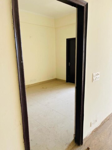 Room in 3.5 BHK Penthouse at Amrapali Silicon City, Sector 76 – for Sale