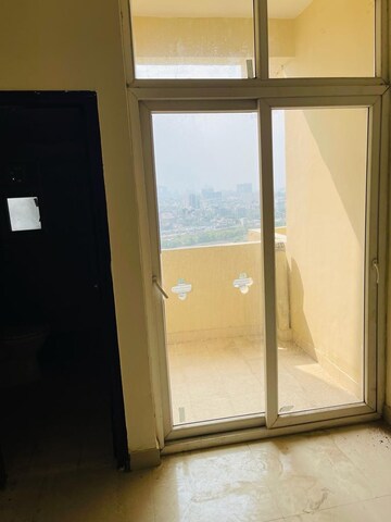 Room in 3.5 BHK Penthouse at Amrapali Silicon City, Sector 76 – for Sale