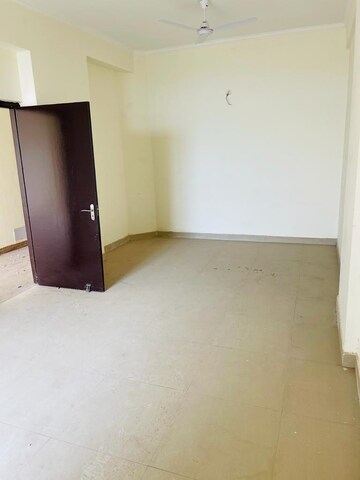 Room in 3.5 BHK Penthouse at Amrapali Silicon City, Sector 76 – for Sale