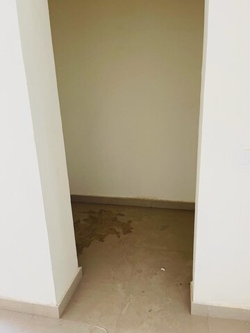 Room in 3.5 BHK Penthouse at Amrapali Silicon City, Sector 76 – for Sale