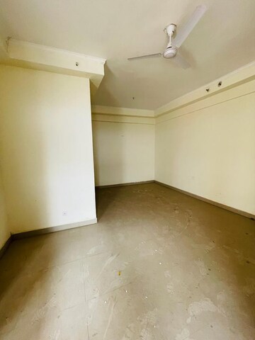 Room in 3.5 BHK Penthouse at Amrapali Silicon City, Sector 76 – for Sale