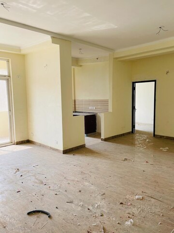 Room in 3.5 BHK Penthouse at Amrapali Silicon City, Sector 76 – for Sale