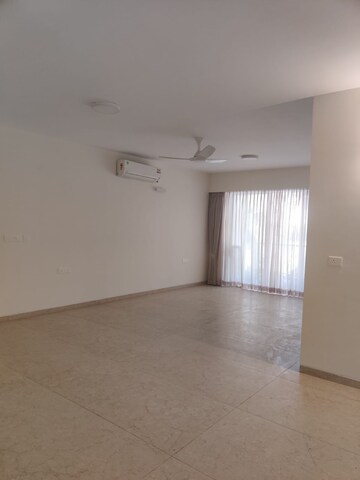 Room in 4 BHK Apartment at Sankey Road – for Rent