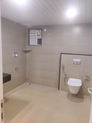 Attached Bathroom in 4 BHK Apartment at Sankey Road – for Rent