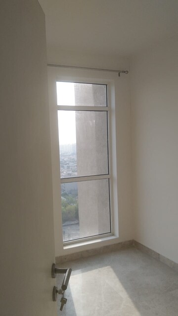 Room in 3 BHK Apartment at JMD Gardens, Sector 33 – for Sale