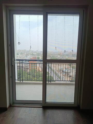 Room in 3 BHK Apartment at Conscient Heritage One, Sector 62 – for Sale