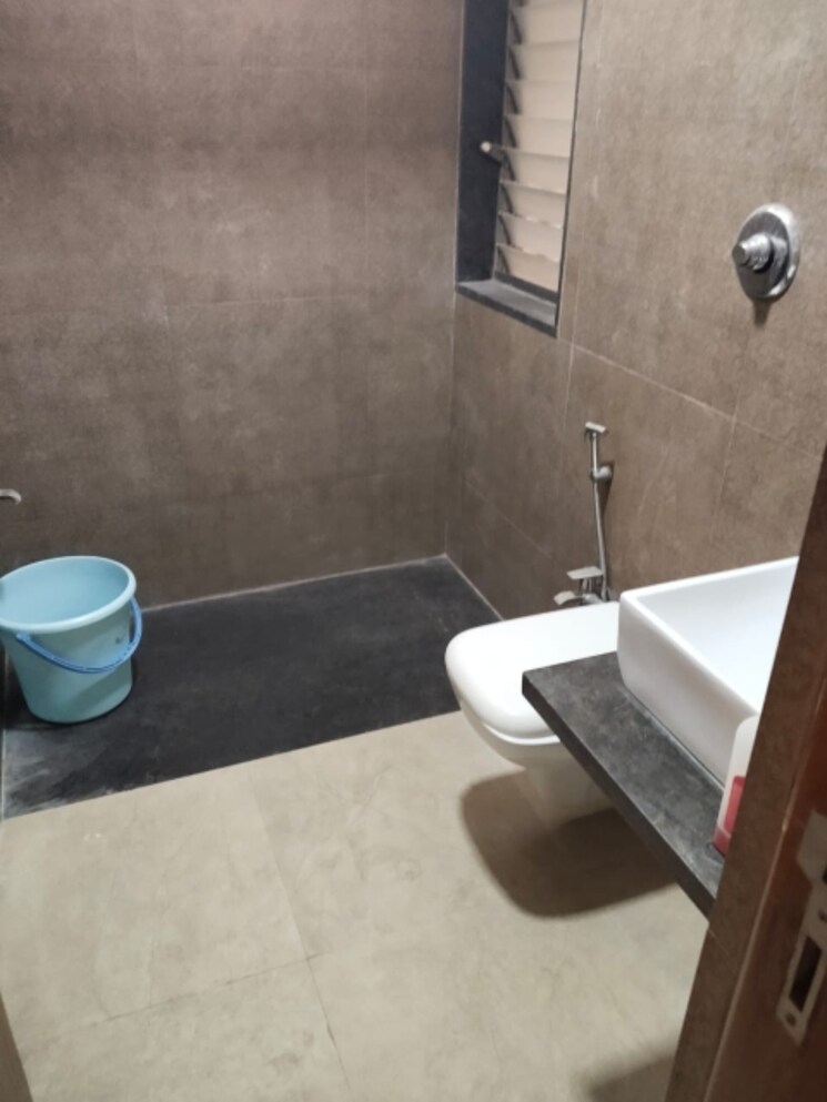 Bathroom, pr-woodwind 2 Bedroom 725 Sq.Ft. Apartment In Andheri East Mumbai 7247112