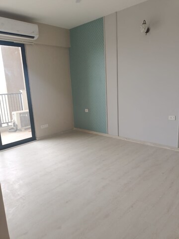 Room in 3 BHK Apartment at M3M Skywalk, Sector 74 – for Sale