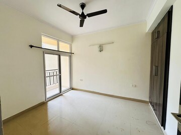 Room in 3 BHK Apartment at Amrapali Princely Estate, Sector 76 – for Sale