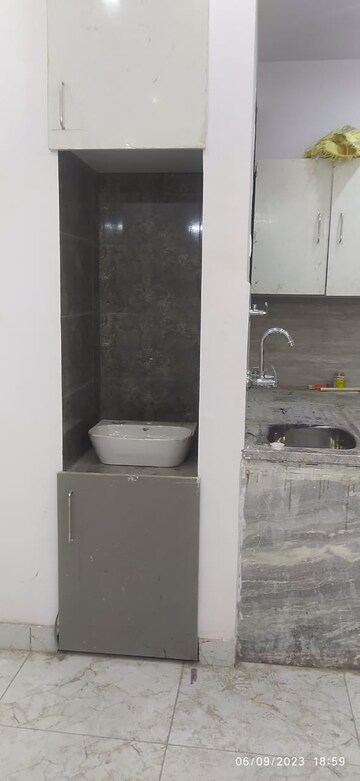Room in 3 BHK Builder Floor at Pratap Vihar – for Sale