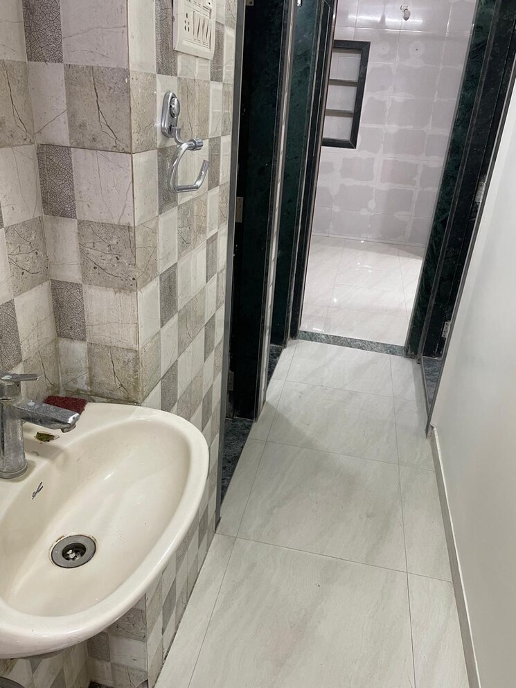 Bathroom, tulsidham-triveni-chs 3 Bedroom 833 Sq.Ft. Apartment In Kapur Bawdi Thane 7248549