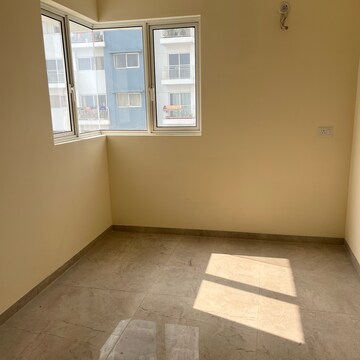 Room in 3.5 BHK Apartment at Experion Capital, Vibhuti Khand – for Sale