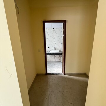Room in 3.5 BHK Apartment at Experion Capital, Vibhuti Khand – for Sale