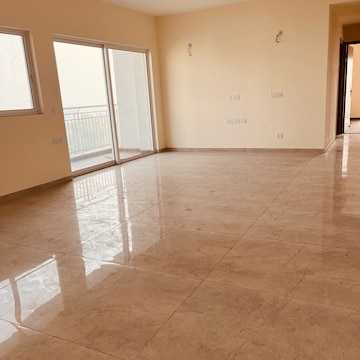 Room in 3.5 BHK Apartment at Experion Capital, Vibhuti Khand – for Sale