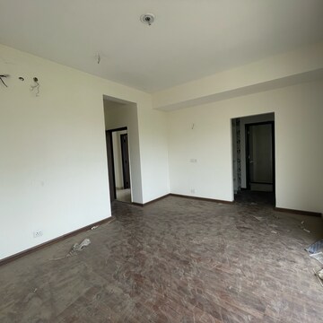 Room in 4 BHK Villa at BPTP Amstoria, Sector 102 – for Sale