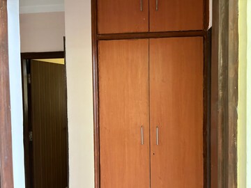Furnished Amenities in 3 BHK Apartment at DLF Regency Park II, Sector 27 – for Sale