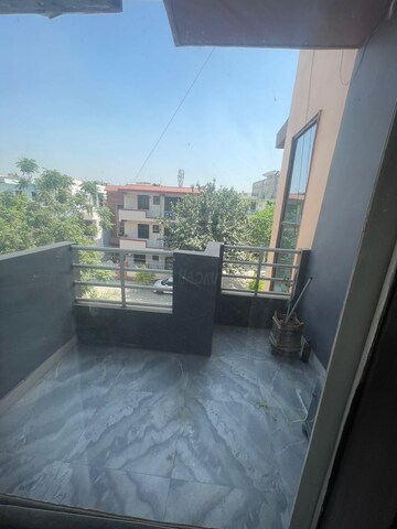 Balcony in 2.5 BHK Apartment at Mantri Jajwalya, Santacruz West – for Sale