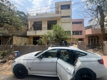 Parking in 5 BHK Villa at Ansal Sushant Lok I, Sector 43 – for Sale