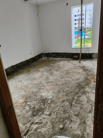 Room in 2 BHK Apartment at Kondapur – for Sale