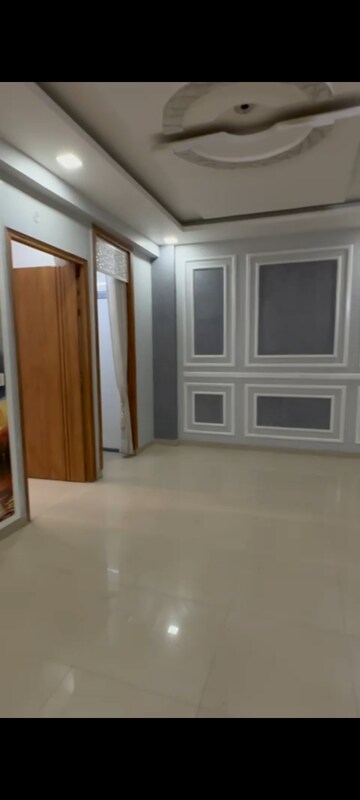 Room in 3 BHK Apartment at Modipuram Bypass – for Sale