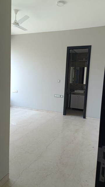 Room in 2 BHK Apartment at Piramal Vaikunth, Balkum Pada – for Sale