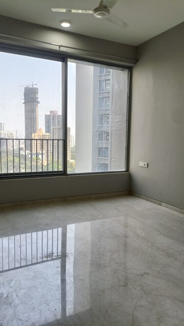 Room in 2 BHK Apartment at Piramal Vaikunth, Balkum Pada – for Sale